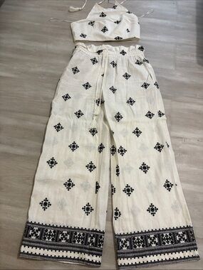 House of Harlow Women's Cream Wide-Leg Embroidered Lounge Pants and top